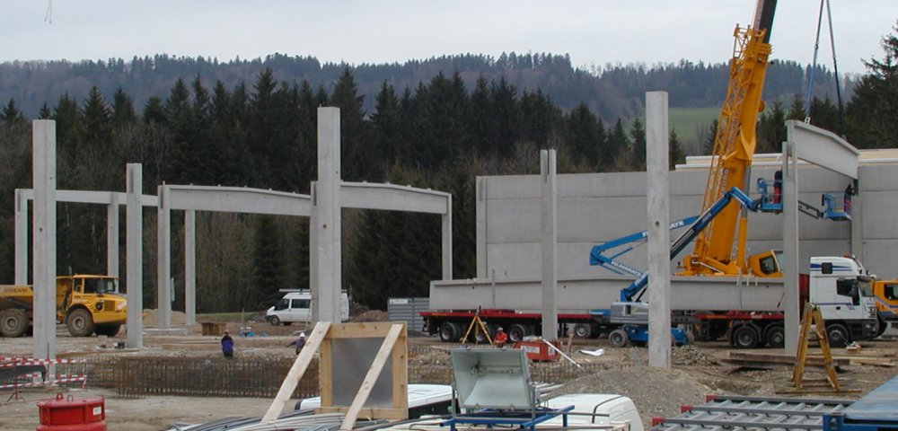 Übersicht Fertigteilhalle