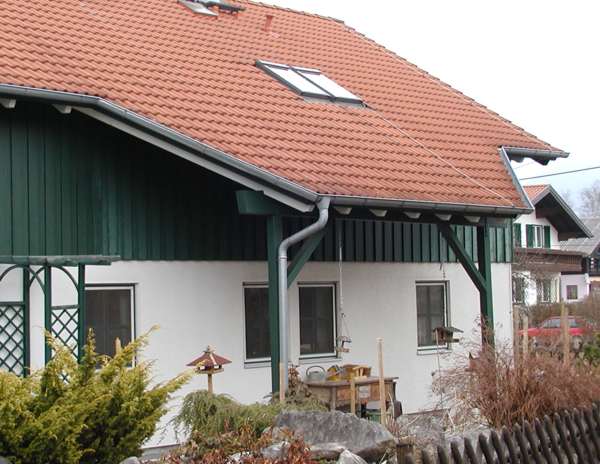 Dachfläche mit schrägem Vordach