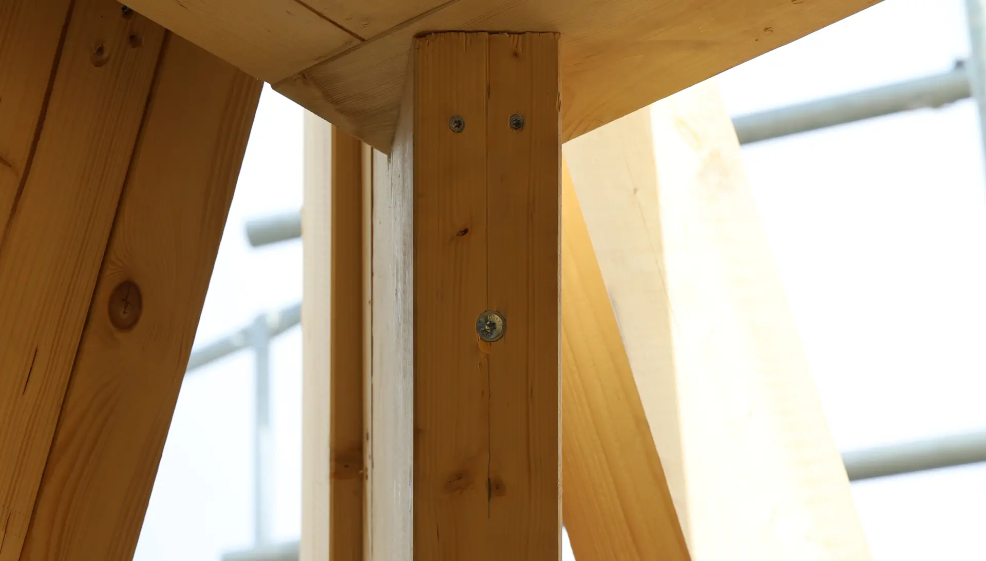 Die 400-mm-starke T-FAST® Plus Tellerkopfschraube wurde auch zur Verschraubung einer Verstärkung getestet und für gut befunden