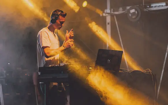 DJ MKay sorgt für gute Stimmung