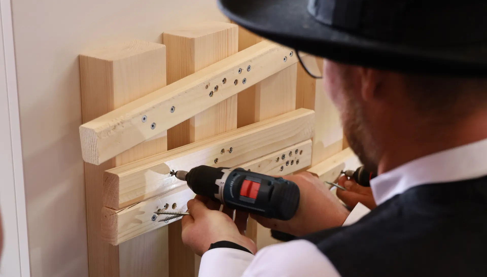 Wer gewinnt das Schraubduell mit unserer neuen T-FAST® Plus Holzbauschraube?