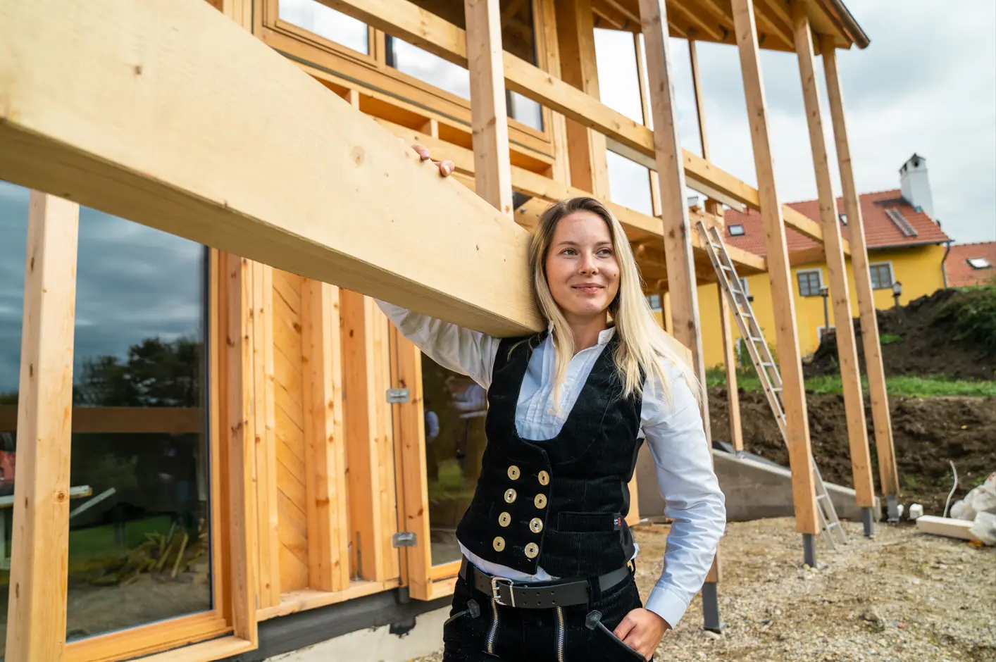 Hannah Scheurer (Holzbau Tussi, Influencerin im Handwerk)