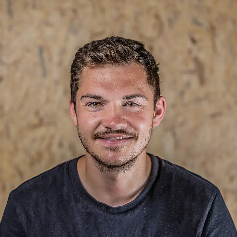 Marius Haberkern (Fertigungsleiter bei Tjiko und gelernter Zimmerer)