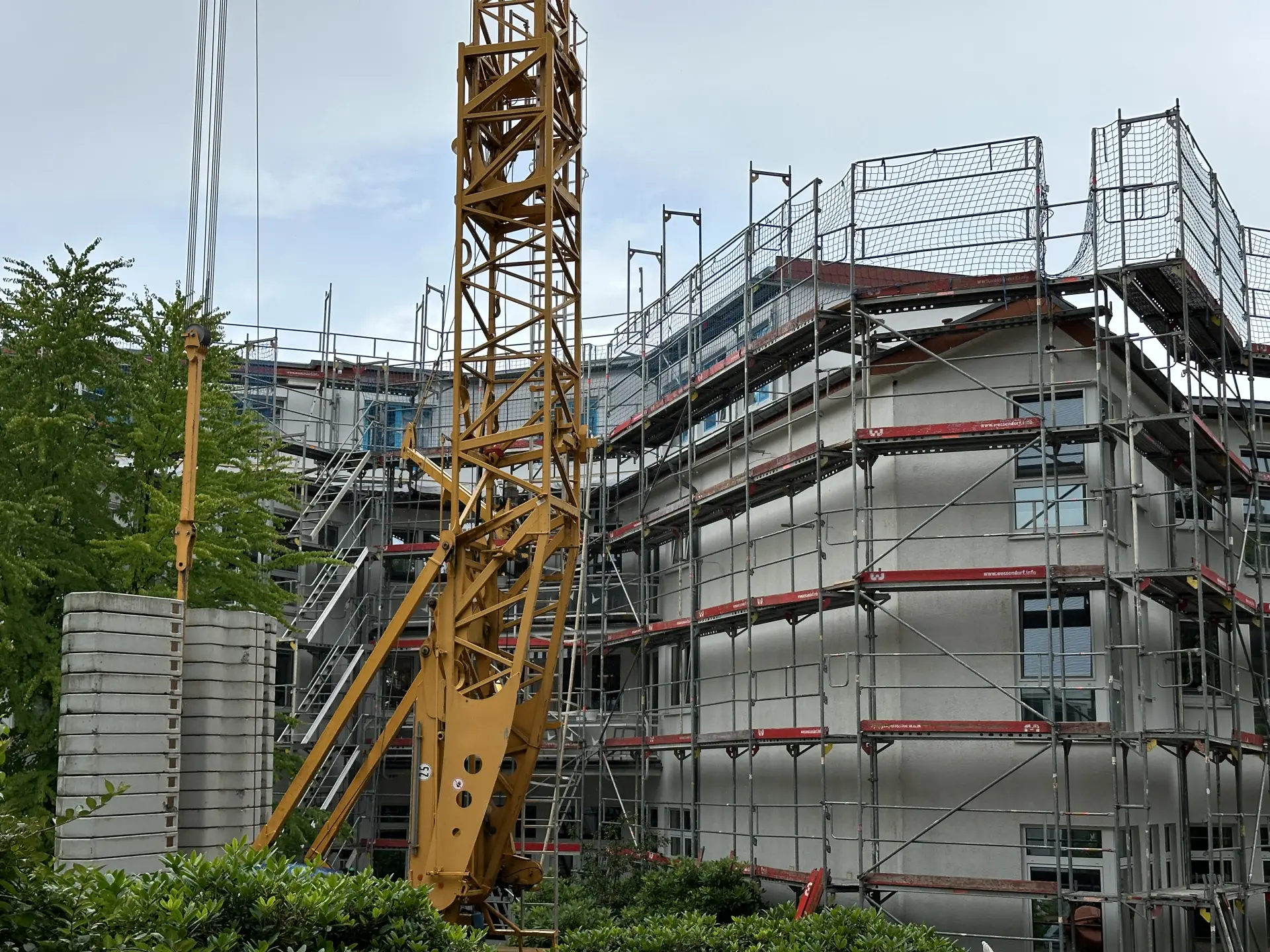 Dank guter Vorarbeit mit Laserscanner und SEMA in nur einer Woche aufgerichtet und regendicht.
