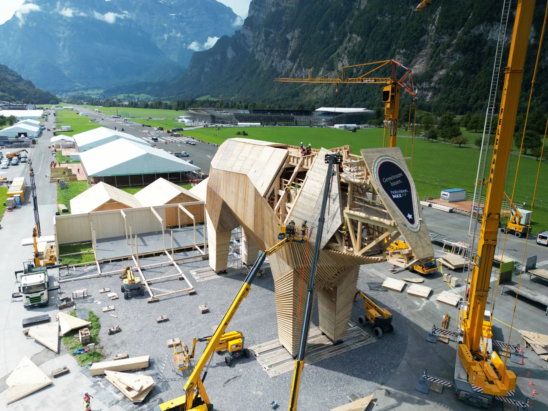 Ein Gigant aus 1200 Kubik Holz