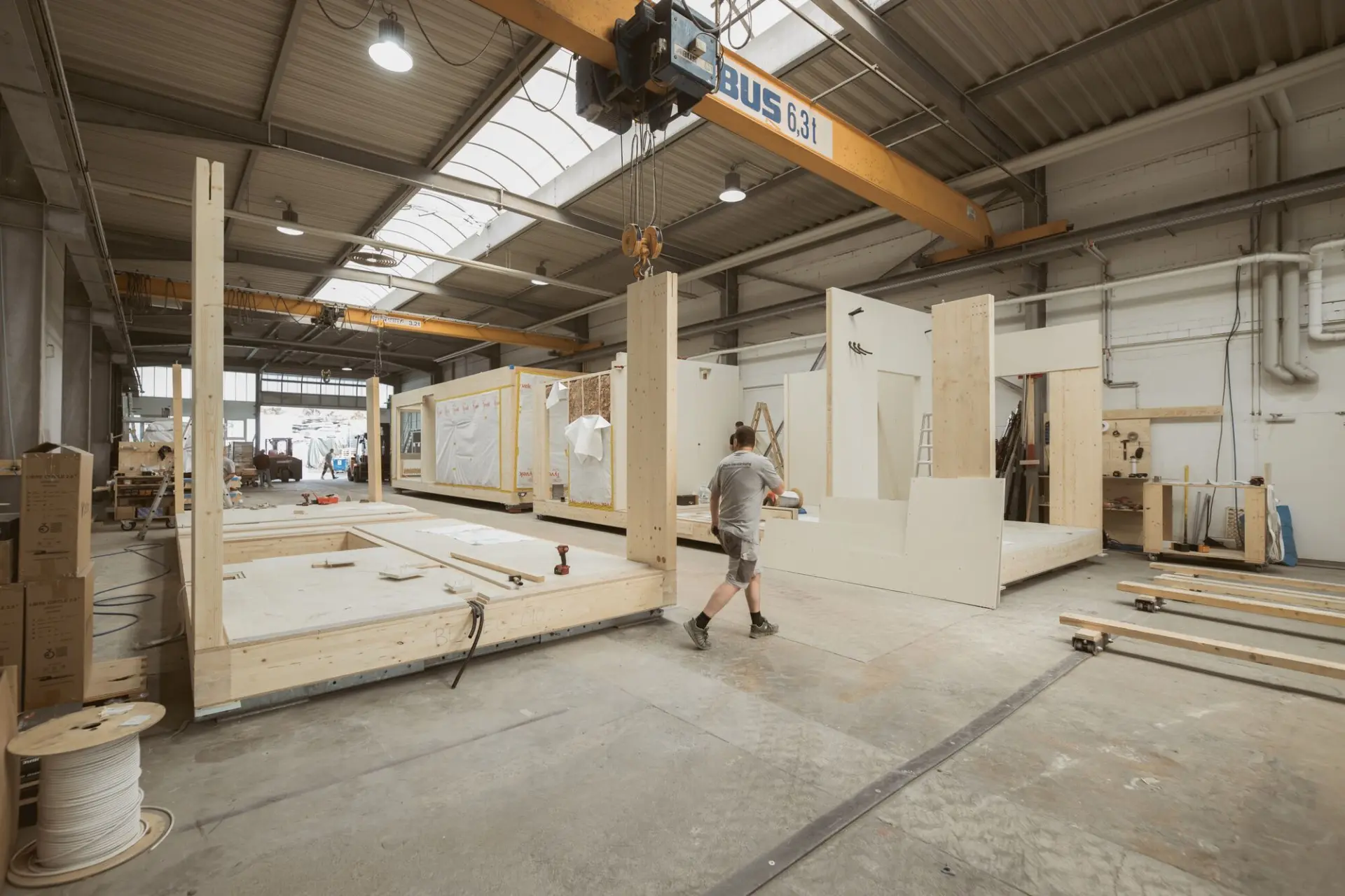 Die Holzmodule wurden im Werk in Grossenlüder vorproduziert