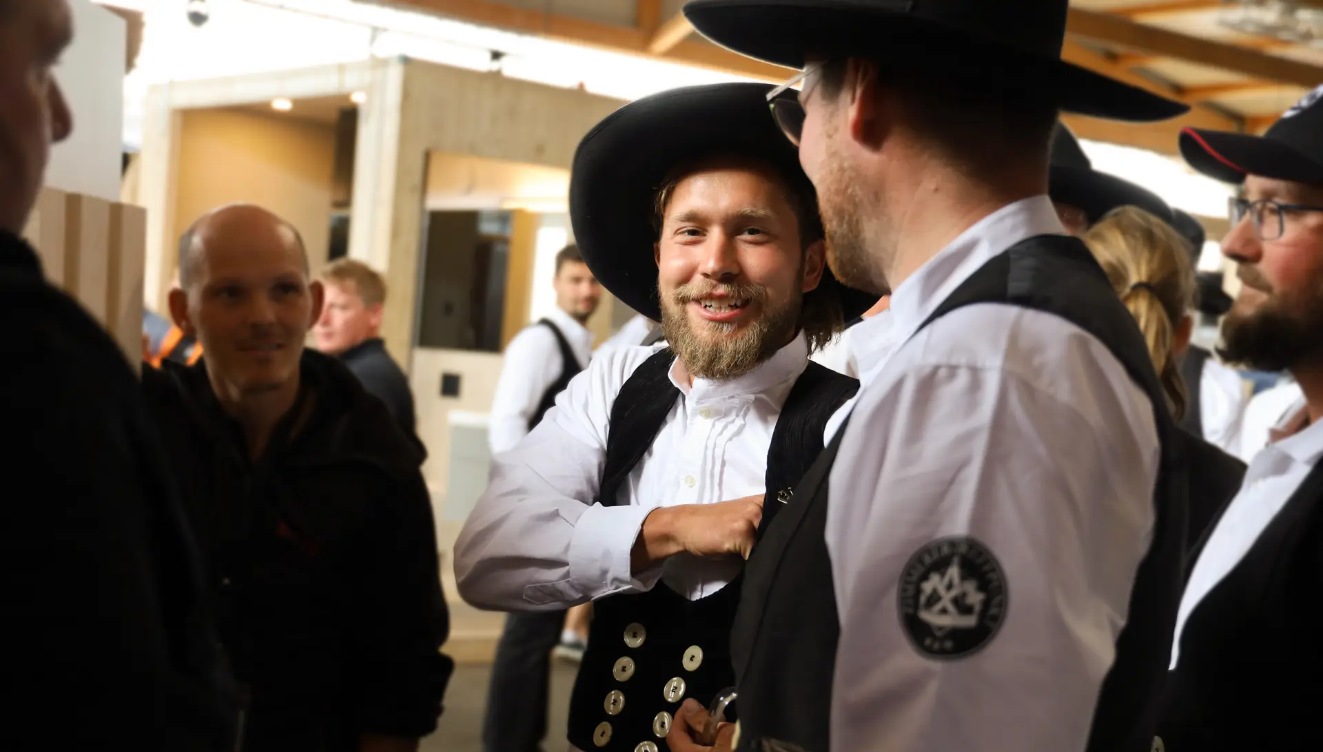Zimmerer unter sich: echte Gemeinschaft und Leidenschaft fürs Handwerk.