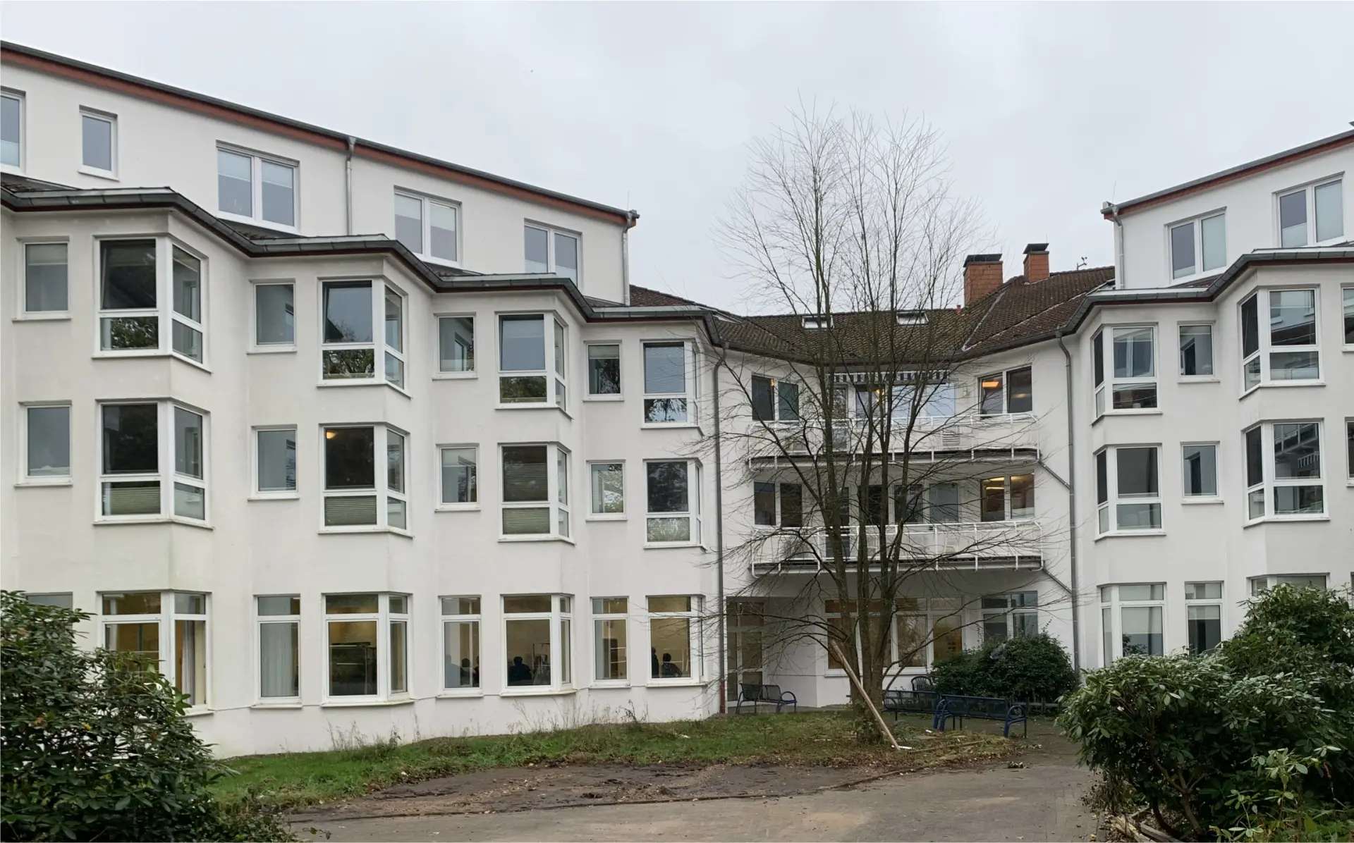 Das Gebäude mit fertiger Aufstockung.